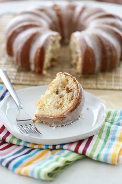 Apple Spice Sour Cream Bundt Cake